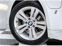 BMW SERIES3 330e 2018 โฉม F30 เครื่องยนต์เบนซินไฟฟ้า ภายในแดง มือเดียวออกห้าง รูปที่ 15